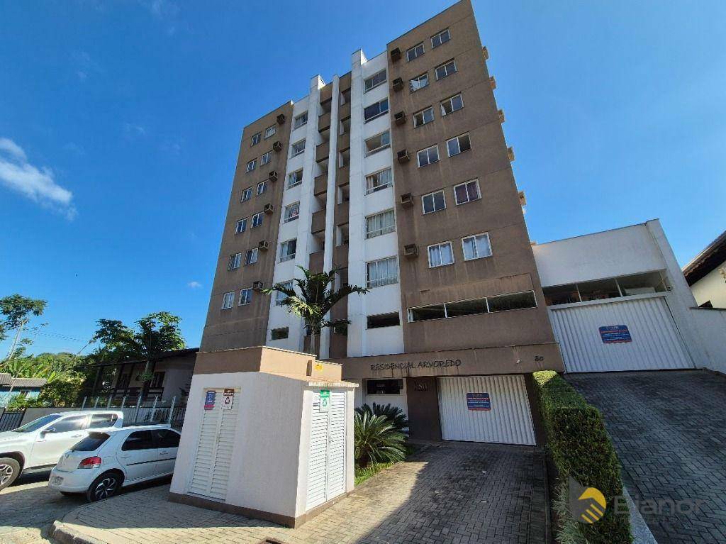 Apartamento para alugar com 3 quartos, 75m² - Foto 1