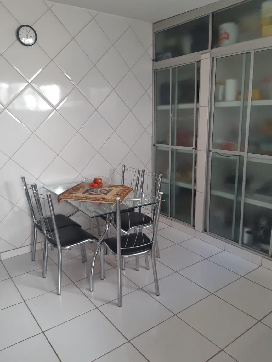 Casa à venda com 2 quartos, 110m² - Foto 2