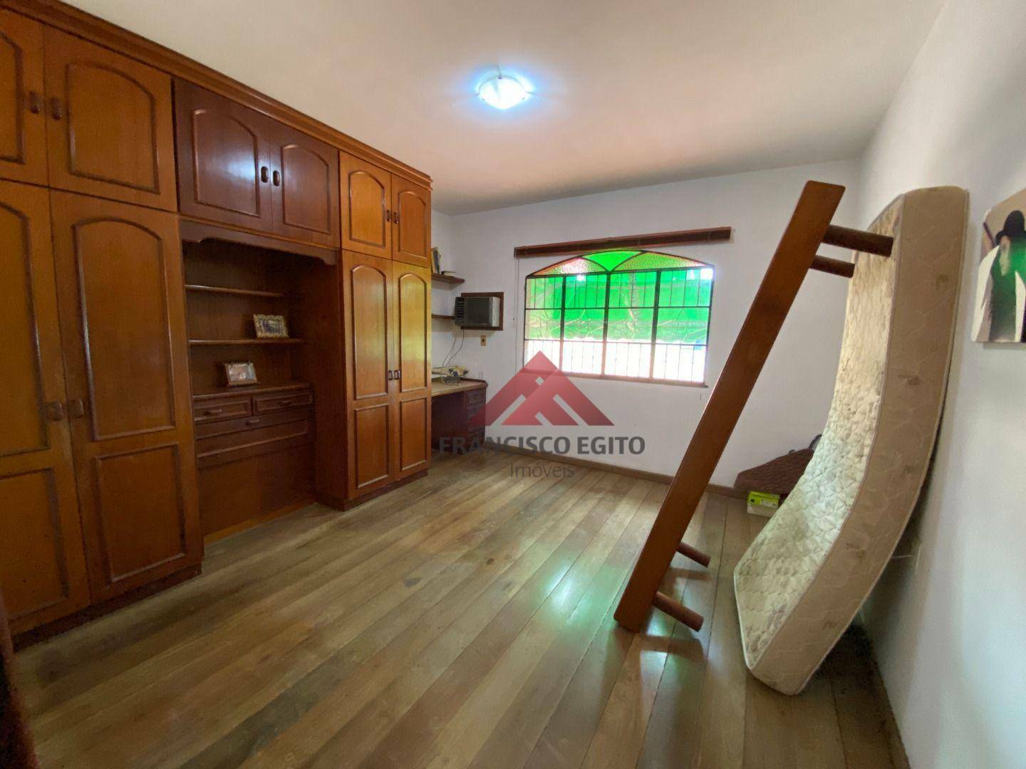 Casa à venda com 4 quartos, 350m² - Foto 17