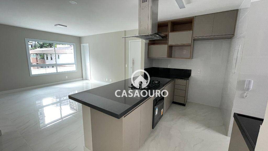 Apartamento para alugar com 3 quartos, 115m² - Foto 8