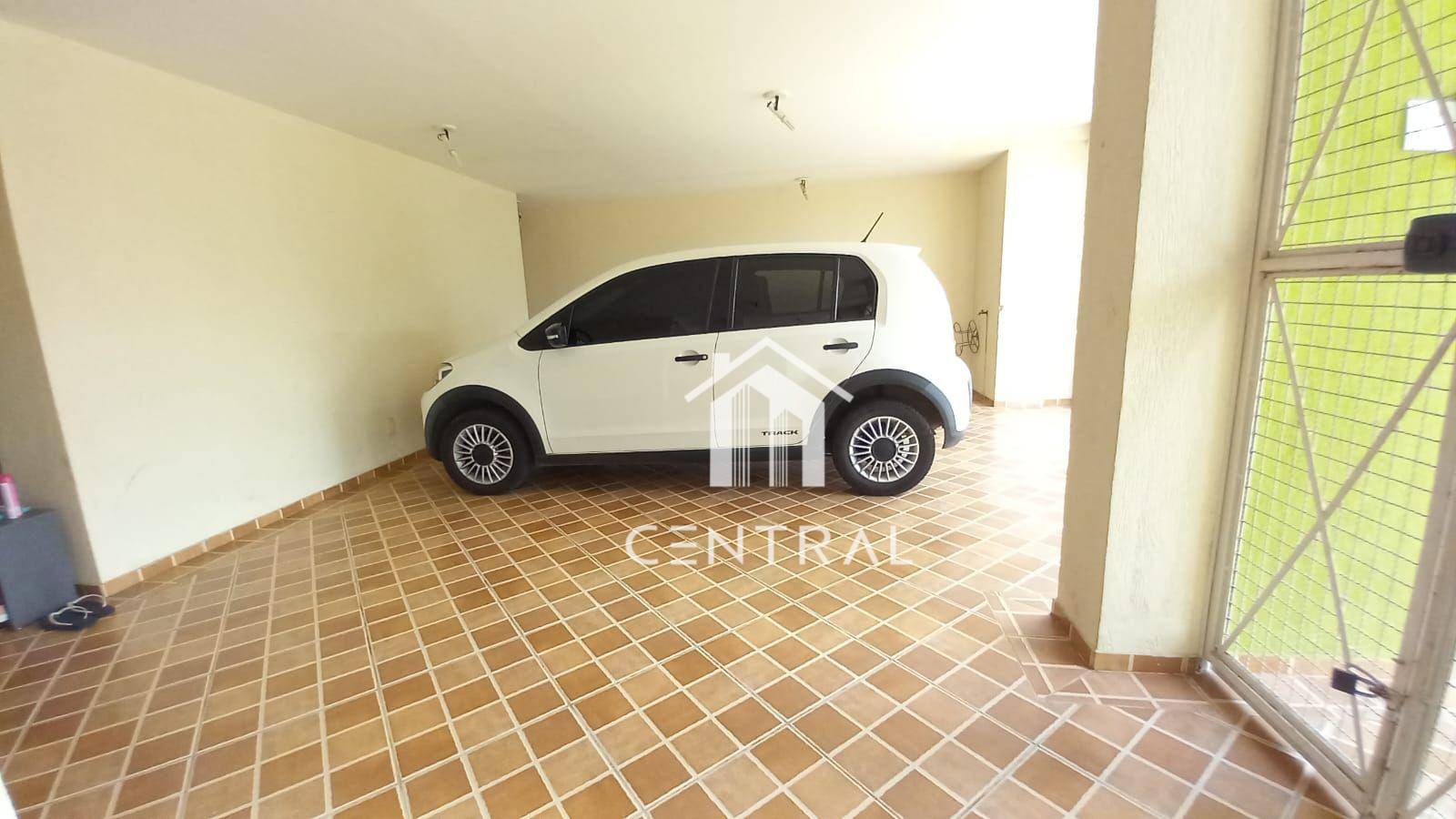 Sobrado à venda com 4 quartos, 257m² - Foto 2