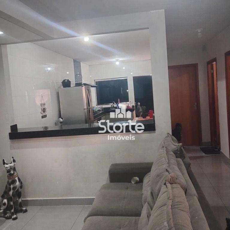 Casa à venda com 3 quartos, 136m² - Foto 3