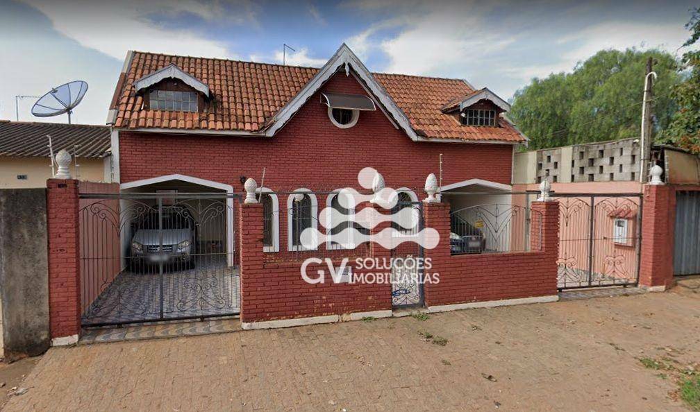 Casa à venda com 5 quartos, 240m² - Foto 1