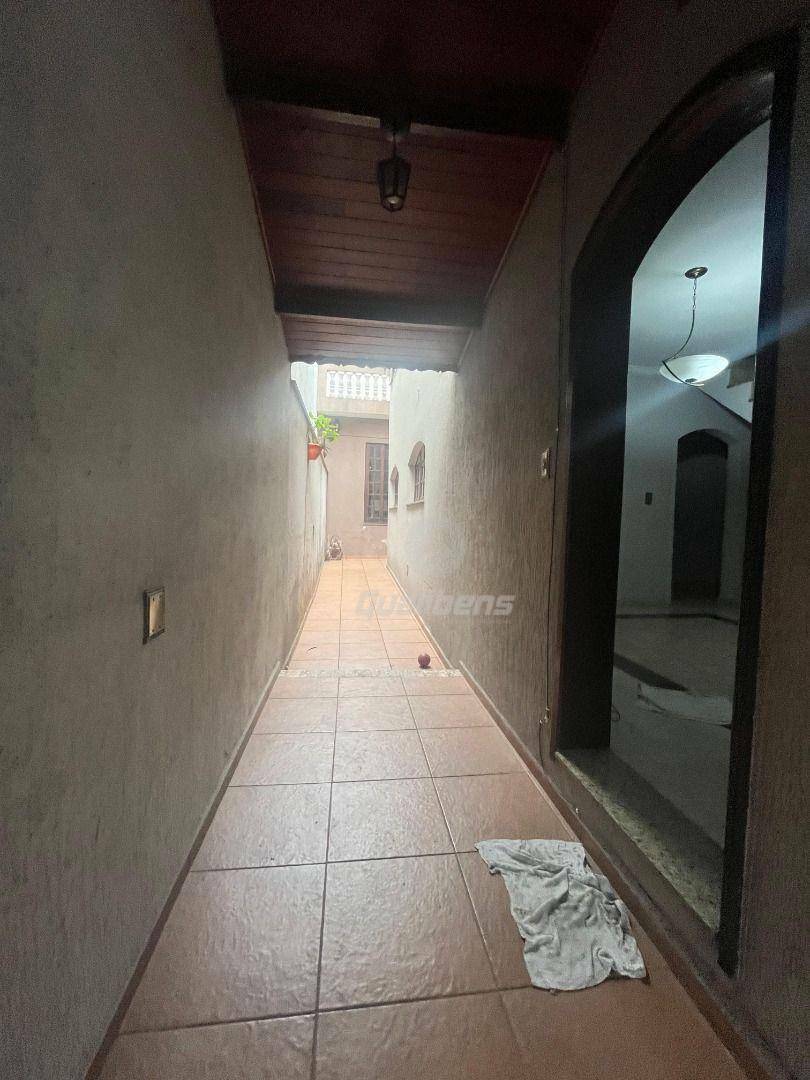 Sobrado para alugar com 3 quartos, 323m² - Foto 34