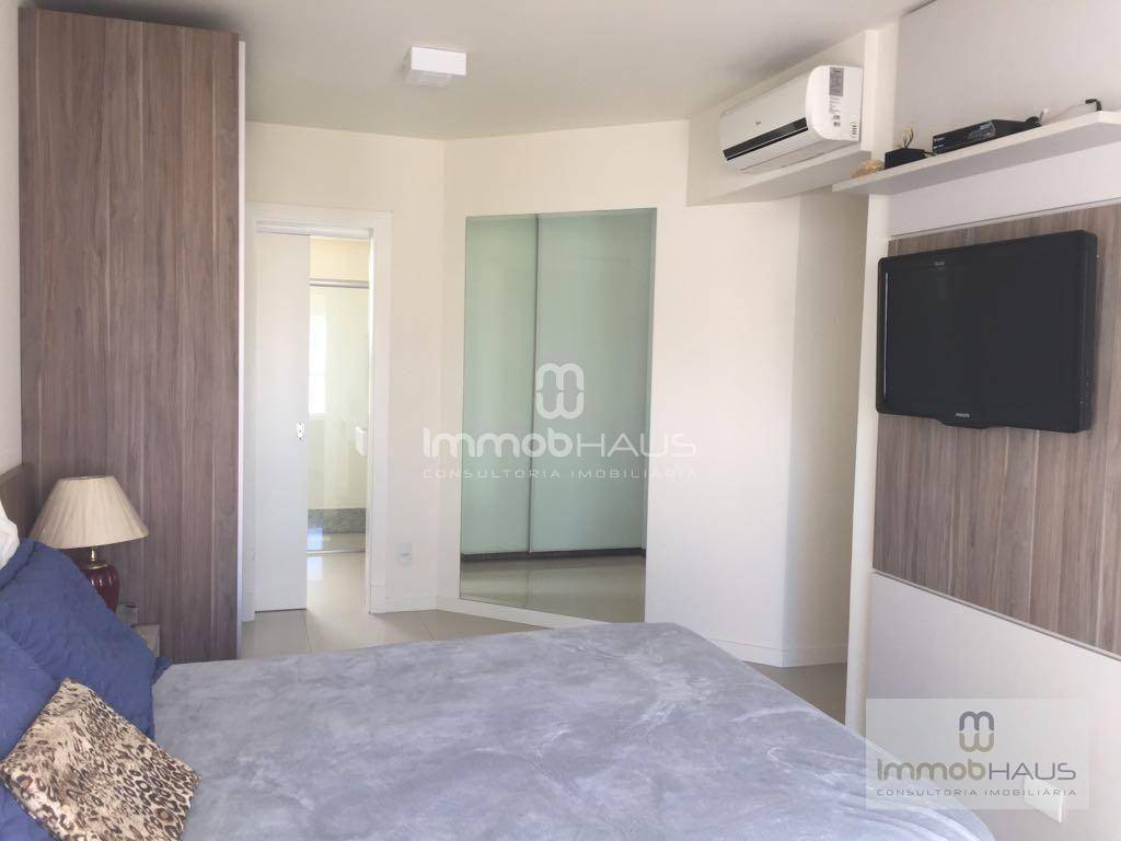 Apartamento à venda com 3 quartos, 130m² - Foto 1