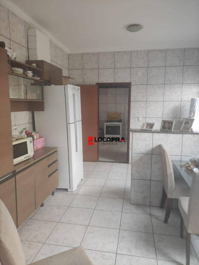 Casa à venda com 4 quartos, 170m² - Foto 8