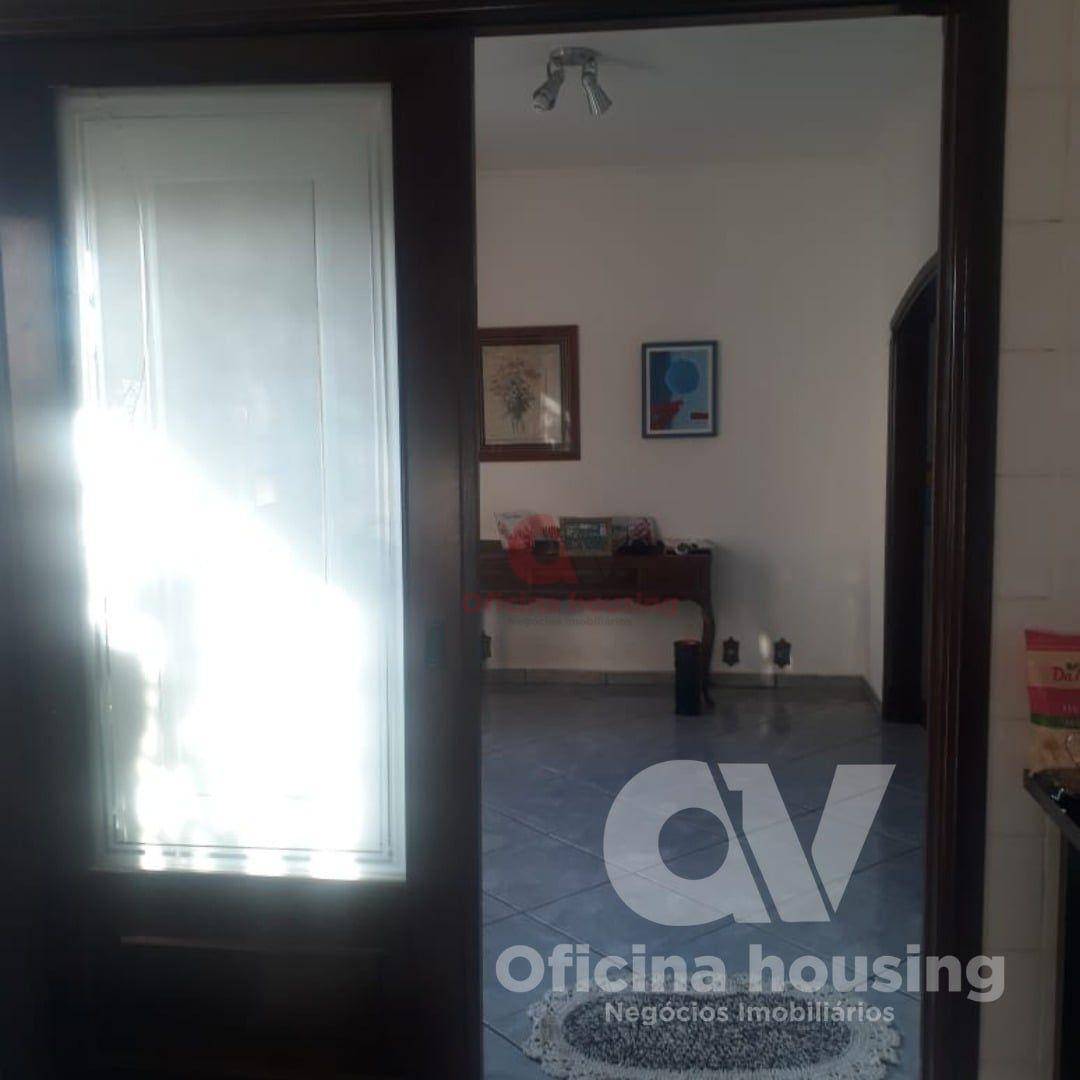 Casa à venda com 3 quartos, 195m² - Foto 2