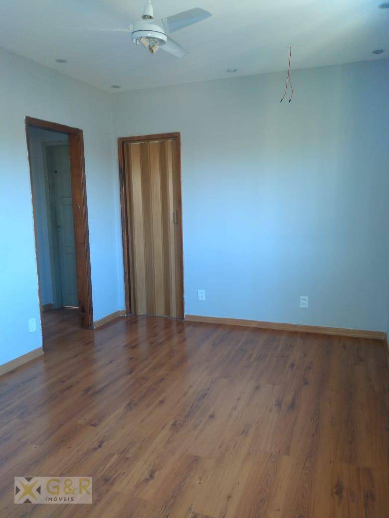 Apartamento à venda com 2 quartos, 60m² - Foto 3