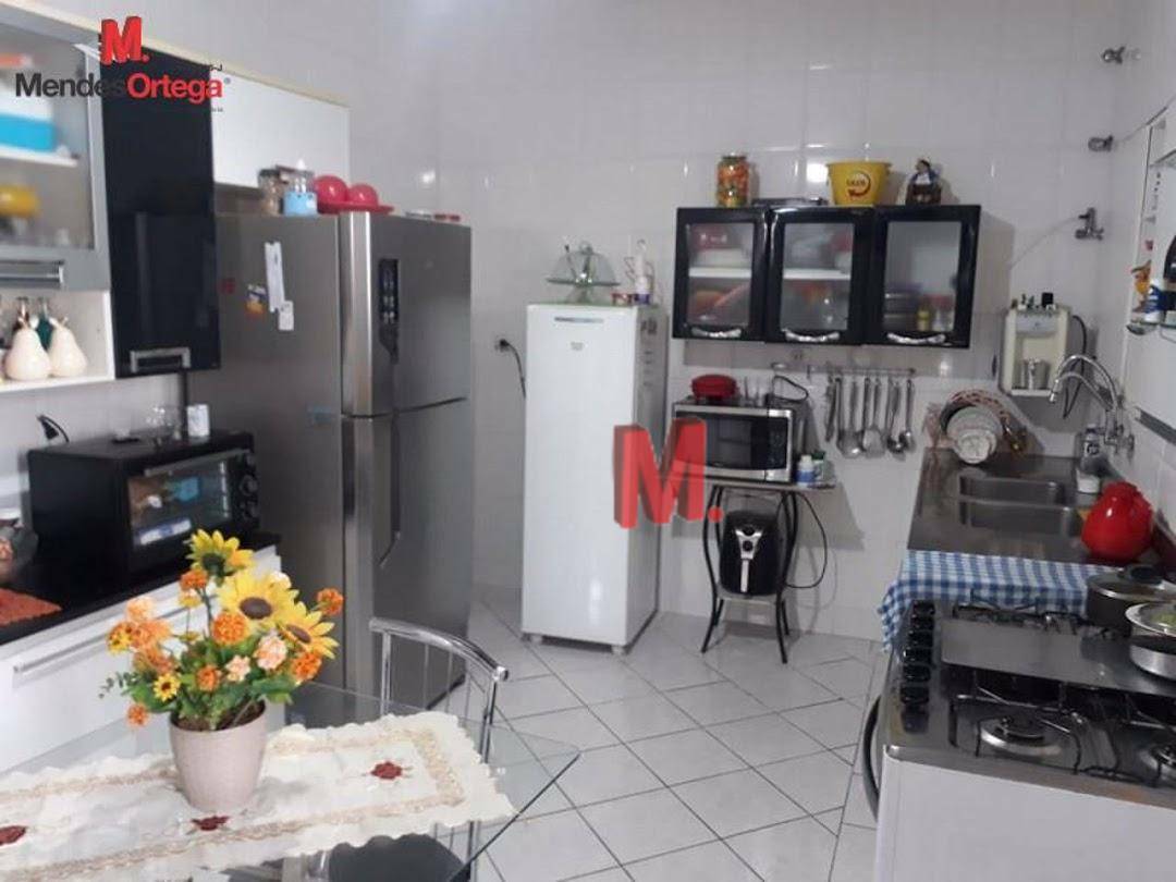 Casa à venda com 5 quartos, 166m² - Foto 15