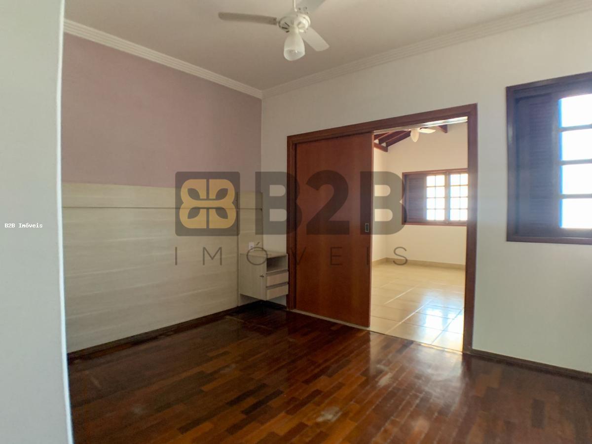 Casa à venda com 3 quartos, 300m² - Foto 16