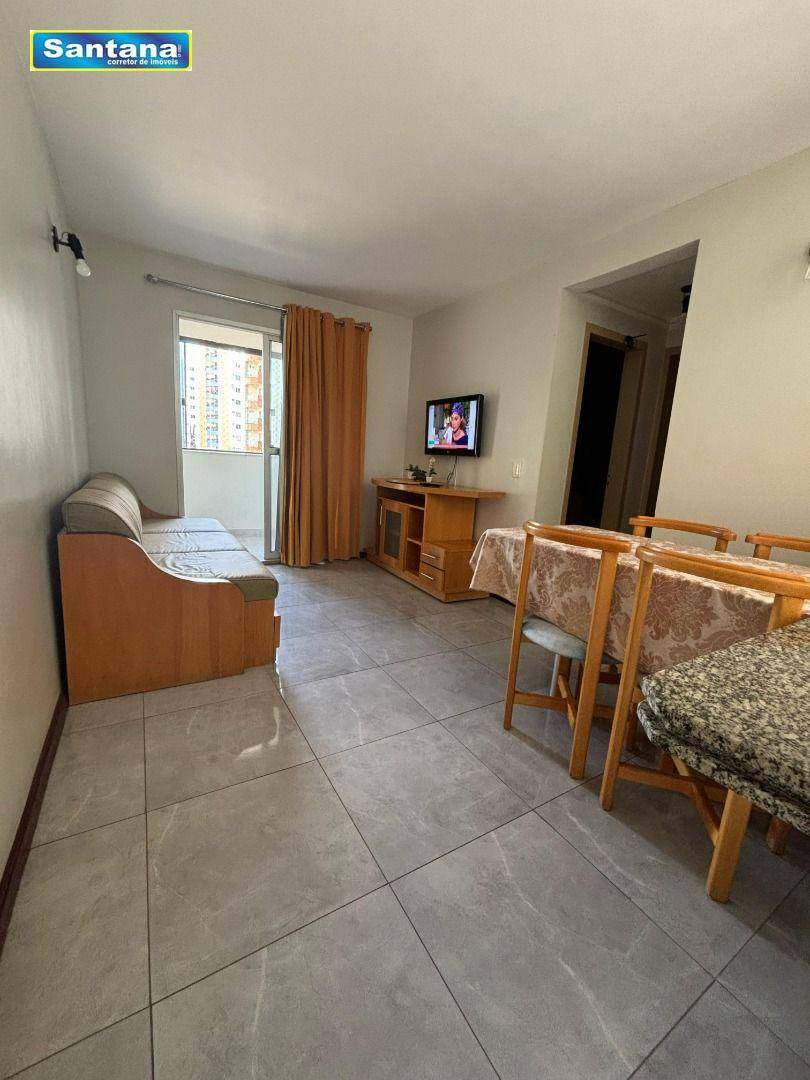 Apartamento à venda com 2 quartos, 70m² - Foto 2