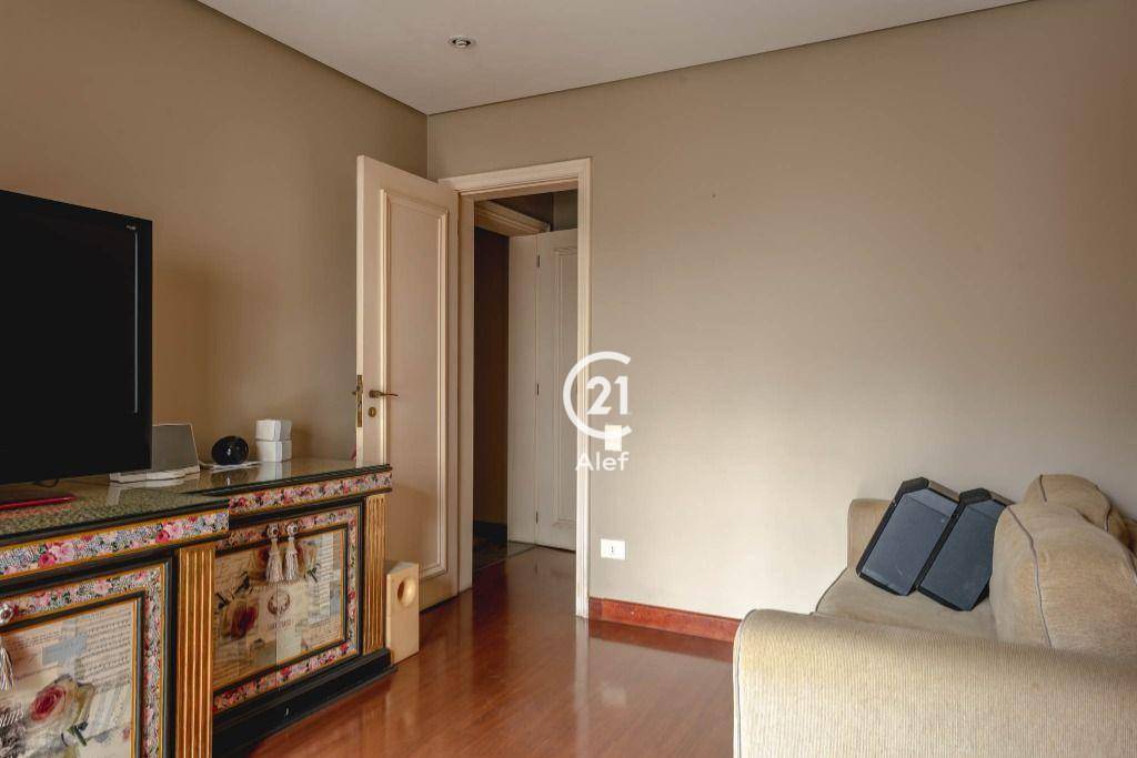 Apartamento para alugar com 3 quartos, 245m² - Foto 35