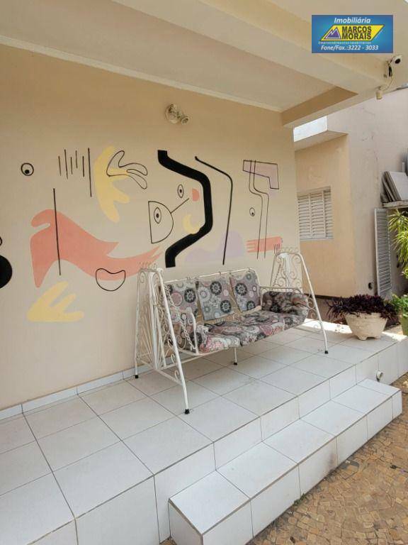 Casa para alugar com 2 quartos, 250m² - Foto 23