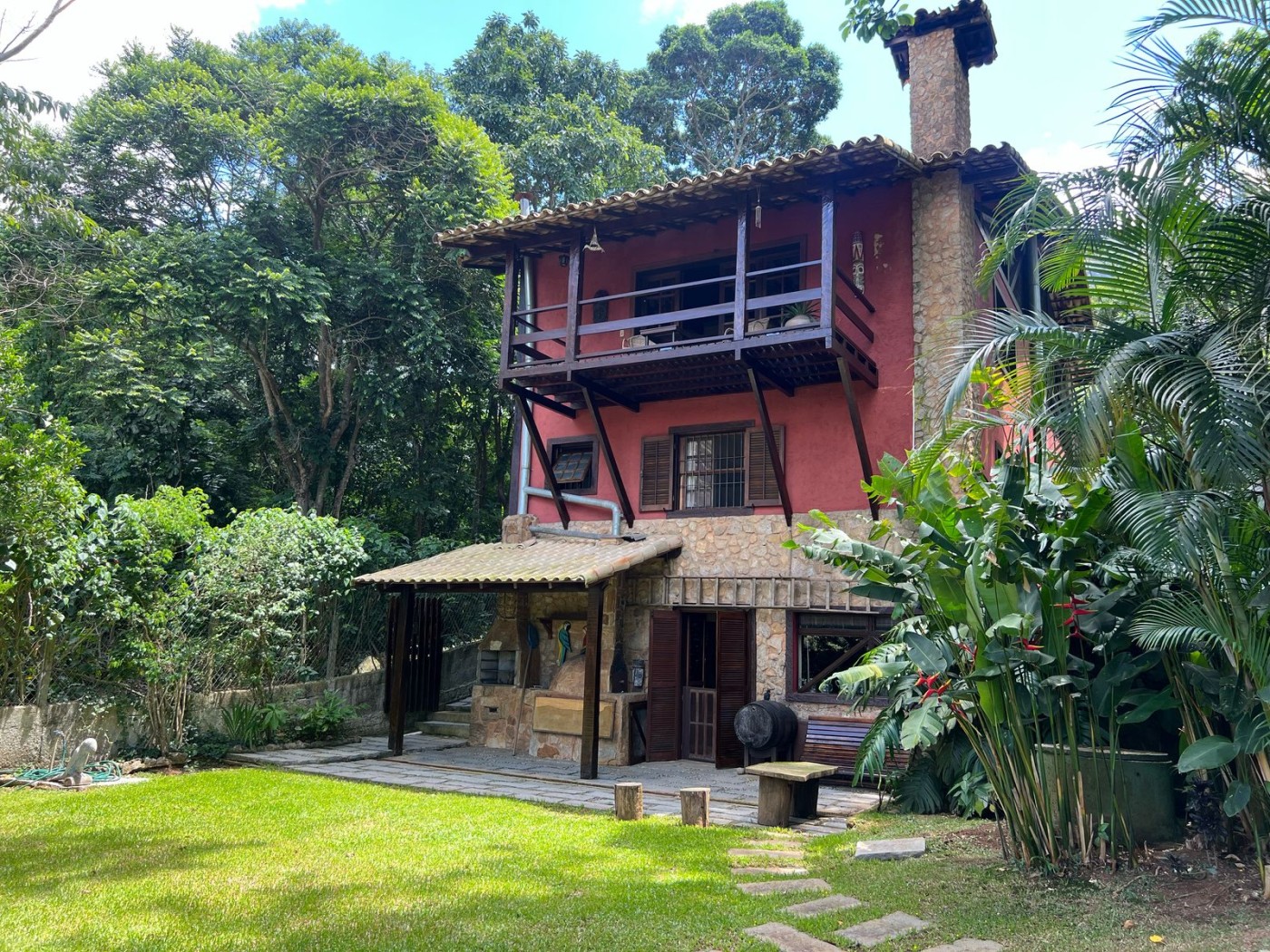 Casa à venda com 3 quartos, 299m² - Foto 1