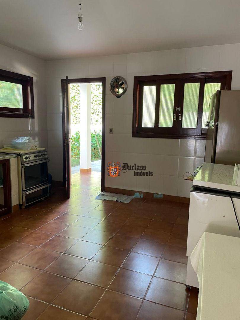 Casa à venda com 3 quartos, 241m² - Foto 14