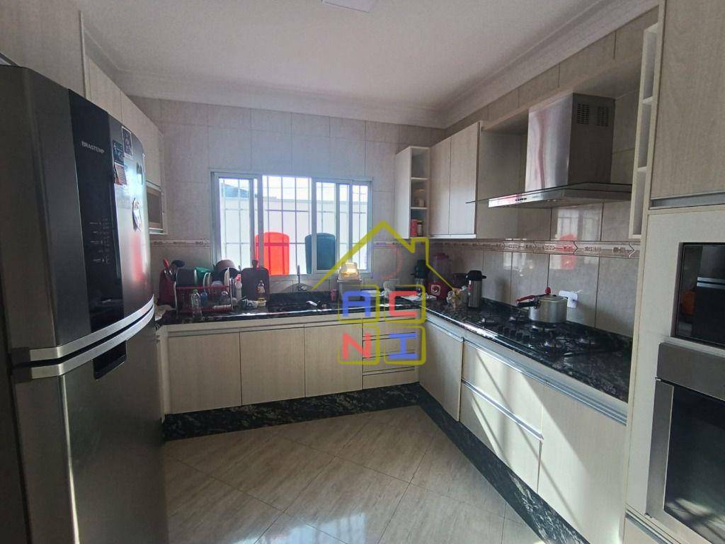 Sobrado à venda e aluguel com 3 quartos, 180m² - Foto 13