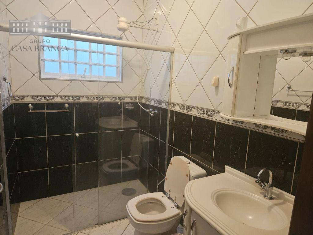 Casa à venda e aluguel com 3 quartos, 200m² - Foto 5