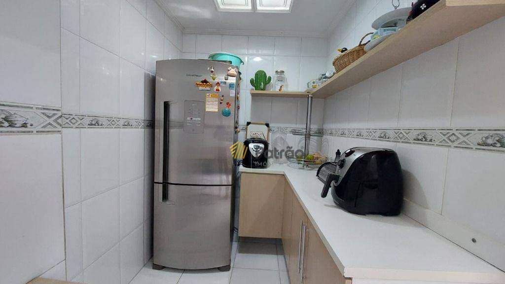 Sobrado à venda com 3 quartos, 220m² - Foto 12