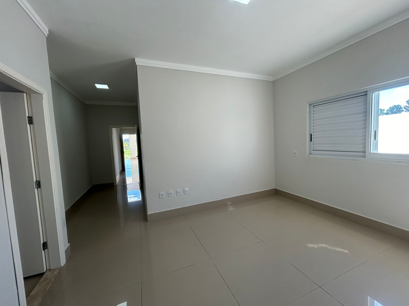 Casa à venda com 3 quartos, 190m² - Foto 1