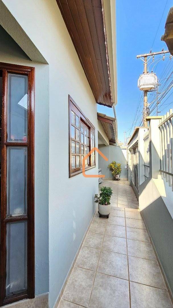 Casa à venda com 4 quartos, 217m² - Foto 5