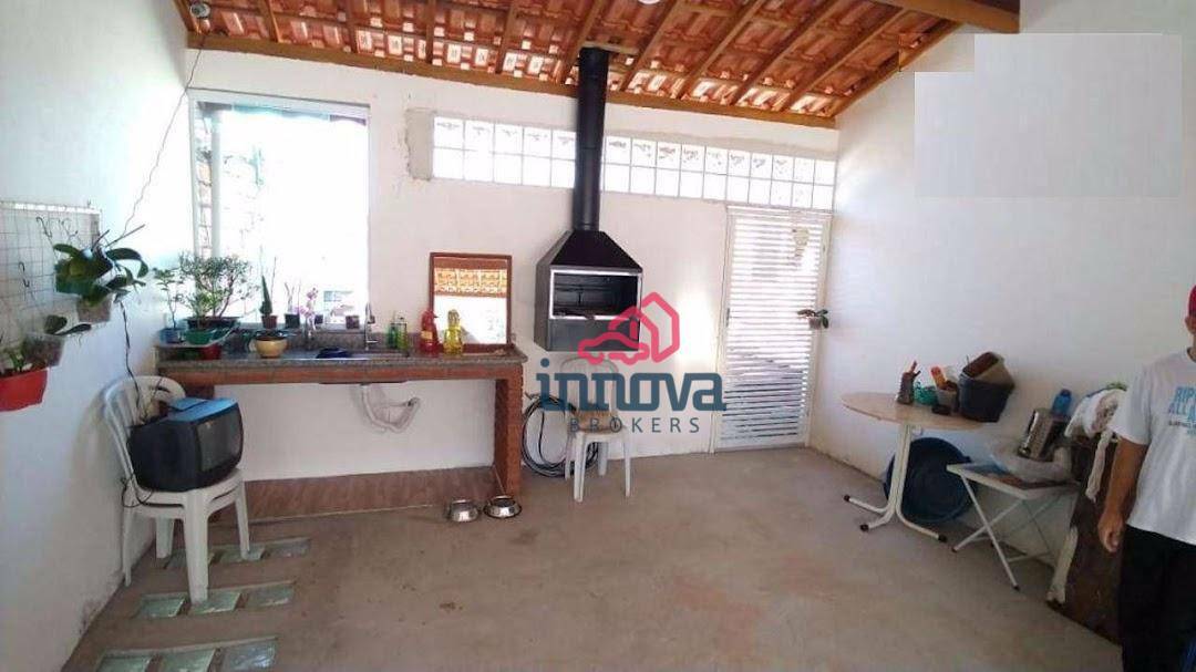 Casa à venda com 2 quartos, 125m² - Foto 1