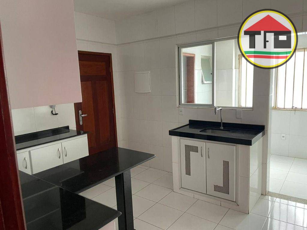 Apartamento à venda com 3 quartos, 130m² - Foto 2