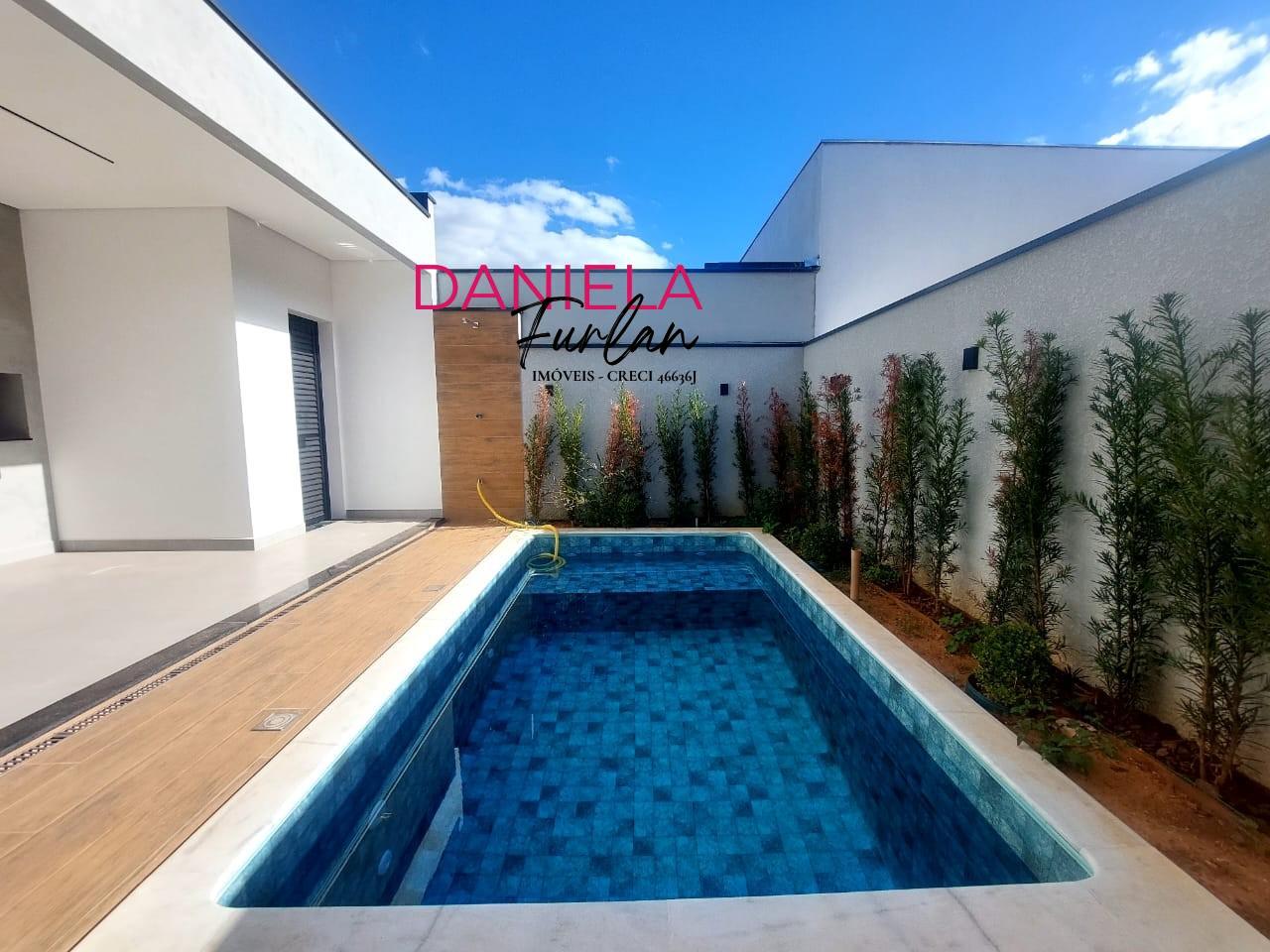 Casa de Condomínio à venda com 3 quartos, 218m² - Foto 1