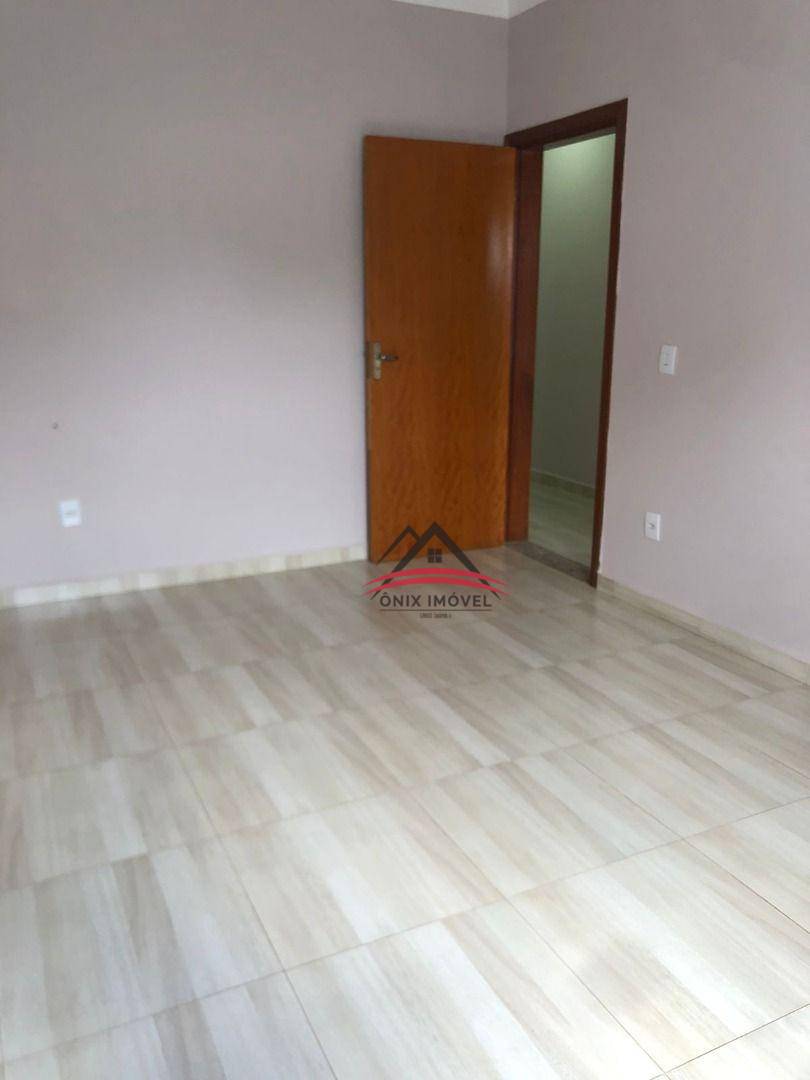 Casa de Condomínio para alugar com 3 quartos, 180m² - Foto 2