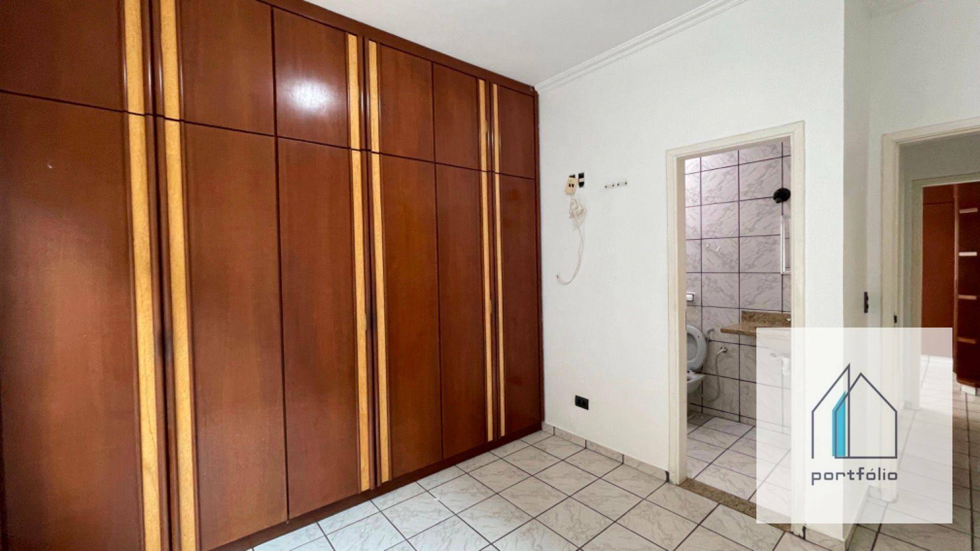 Casa de Condomínio à venda com 5 quartos, 220m² - Foto 4