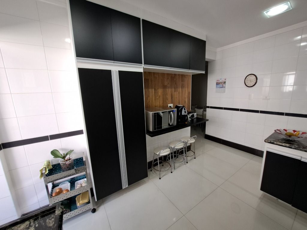 Apartamento à venda com 3 quartos, 180m² - Foto 25