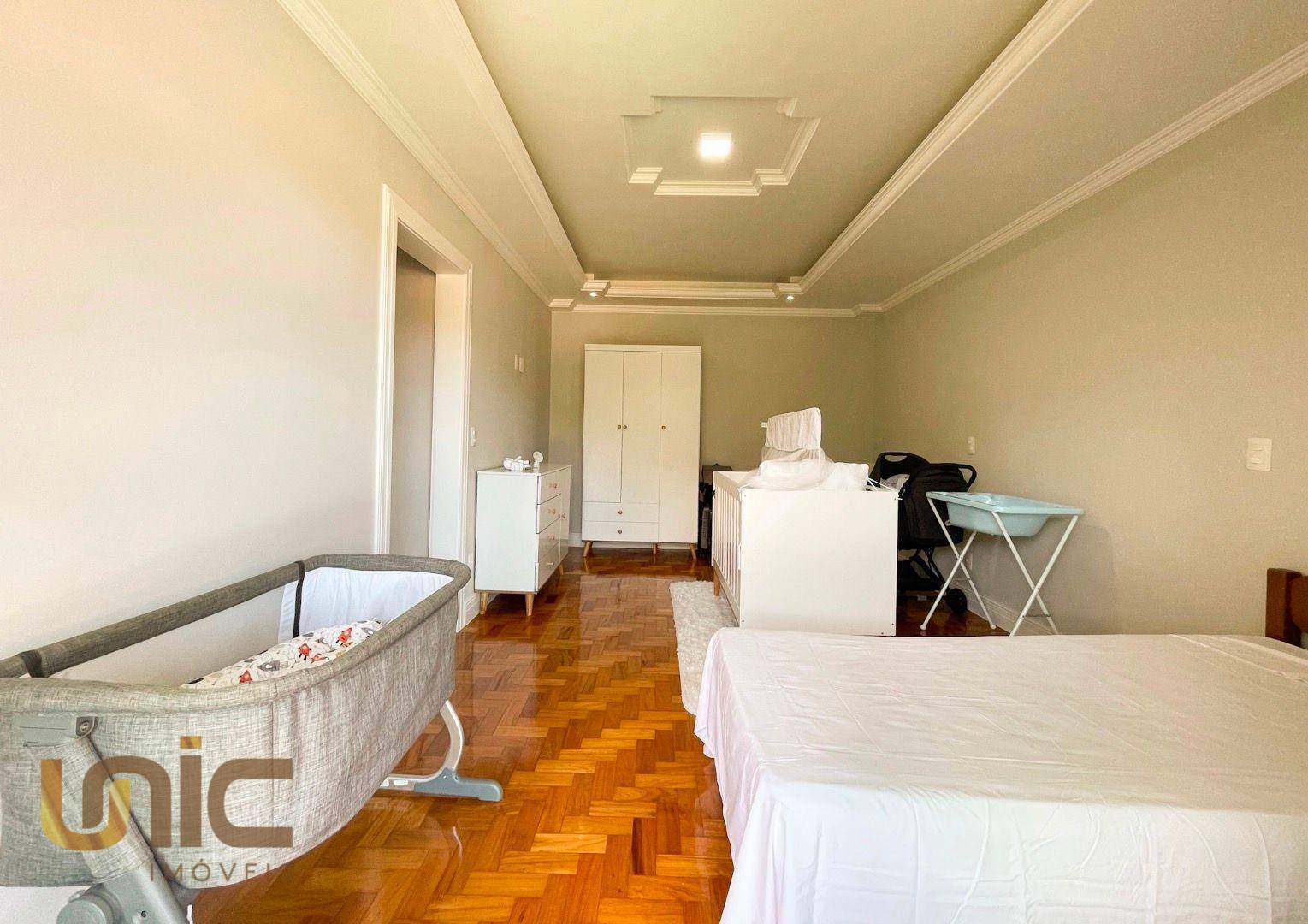 Casa à venda com 9 quartos, 510m² - Foto 17