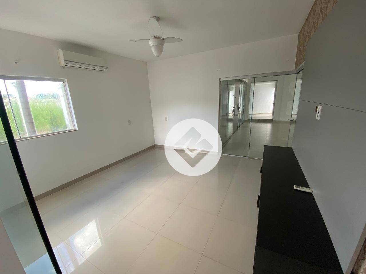 Casa para alugar com 4 quartos, 350m² - Foto 4