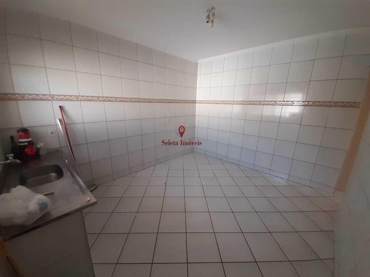 Casa à venda com 3 quartos, 300m² - Foto 7