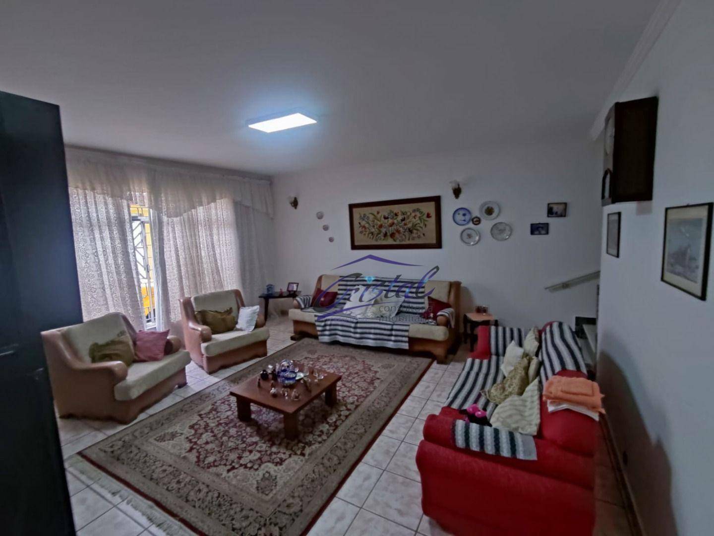 Casa para alugar com 3 quartos, 220m² - Foto 1