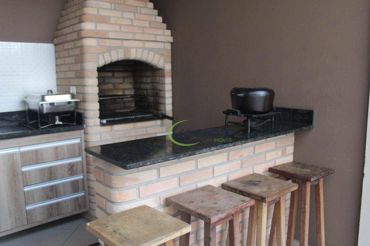 Sobrado à venda com 3 quartos, 180m² - Foto 1