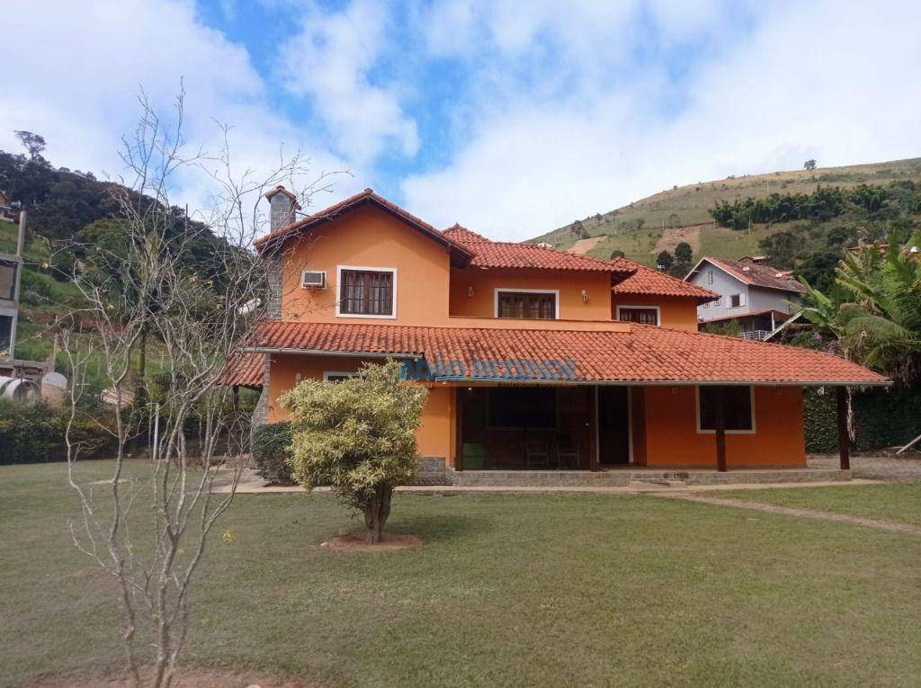 Casa de Condomínio à venda com 5 quartos, 302m² - Foto 1