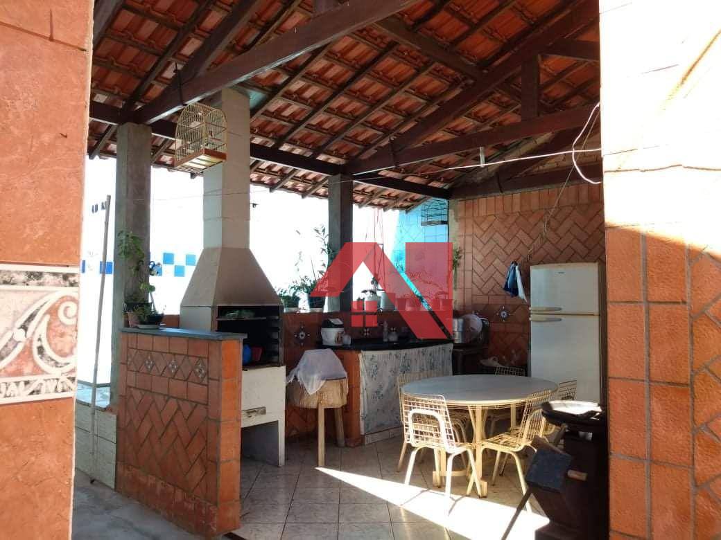 Casa à venda com 3 quartos, 200m² - Foto 2