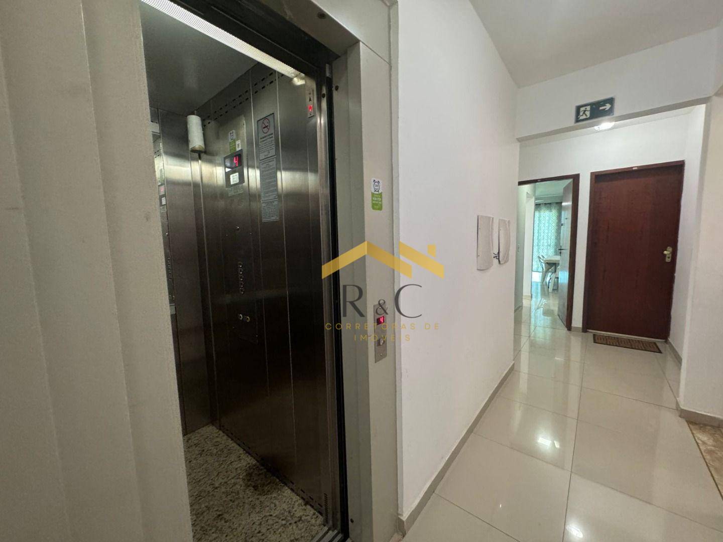 Apartamento à venda com 2 quartos, 65m² - Foto 3