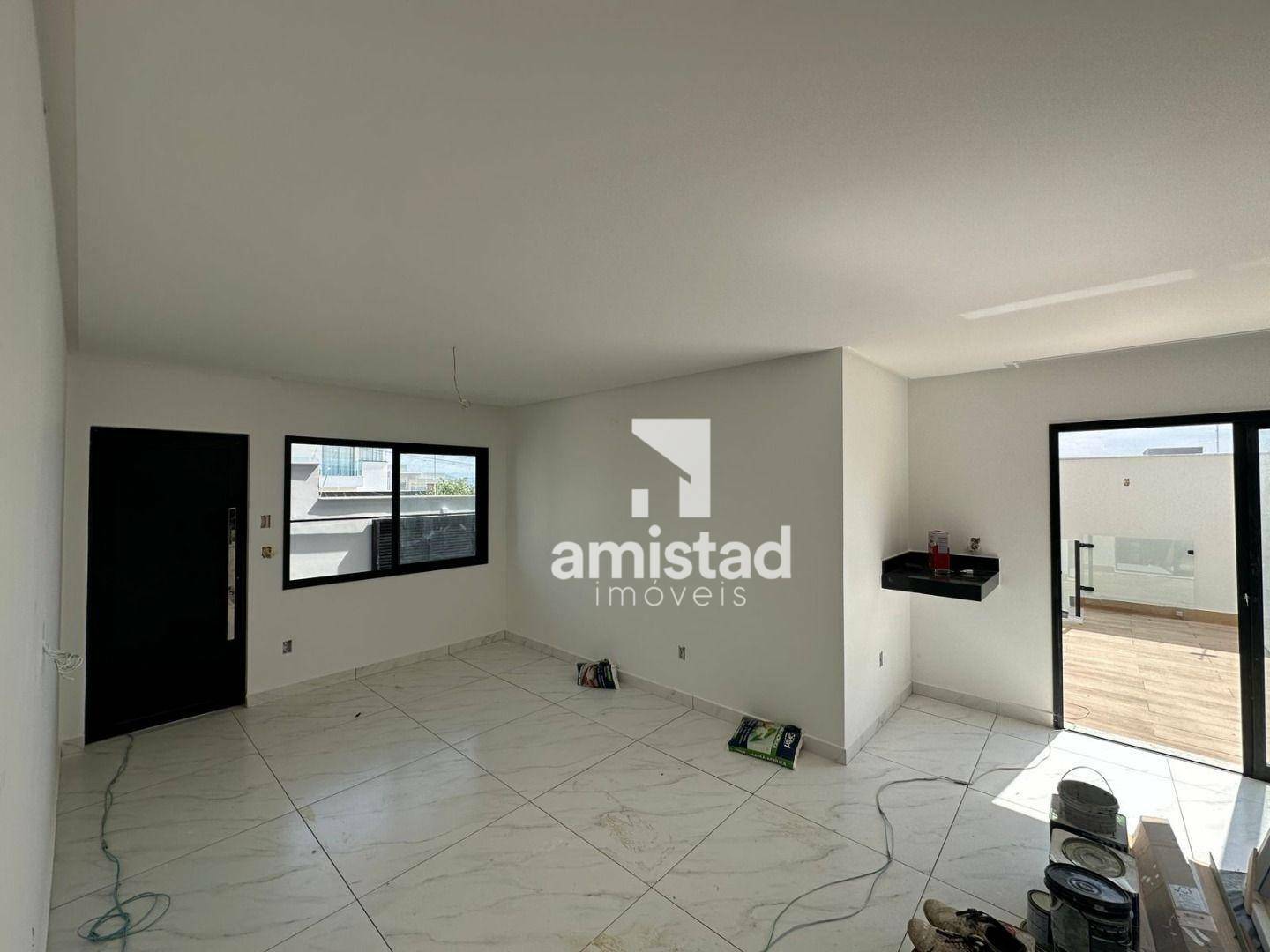 Casa à venda com 3 quartos, 205m² - Foto 4