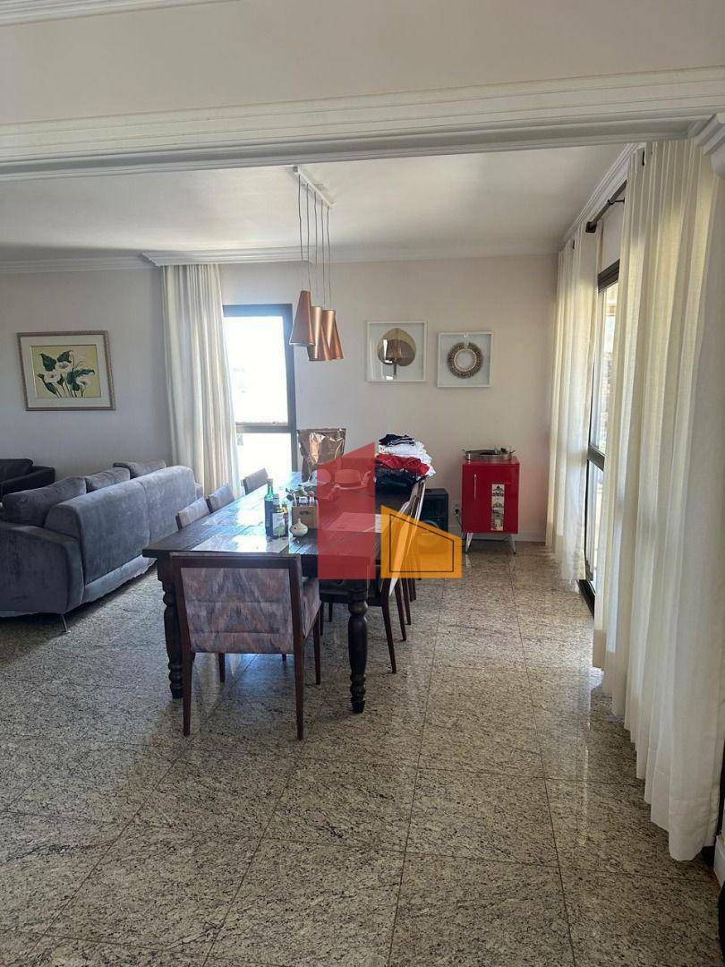 Apartamento à venda com 4 quartos, 211m² - Foto 1