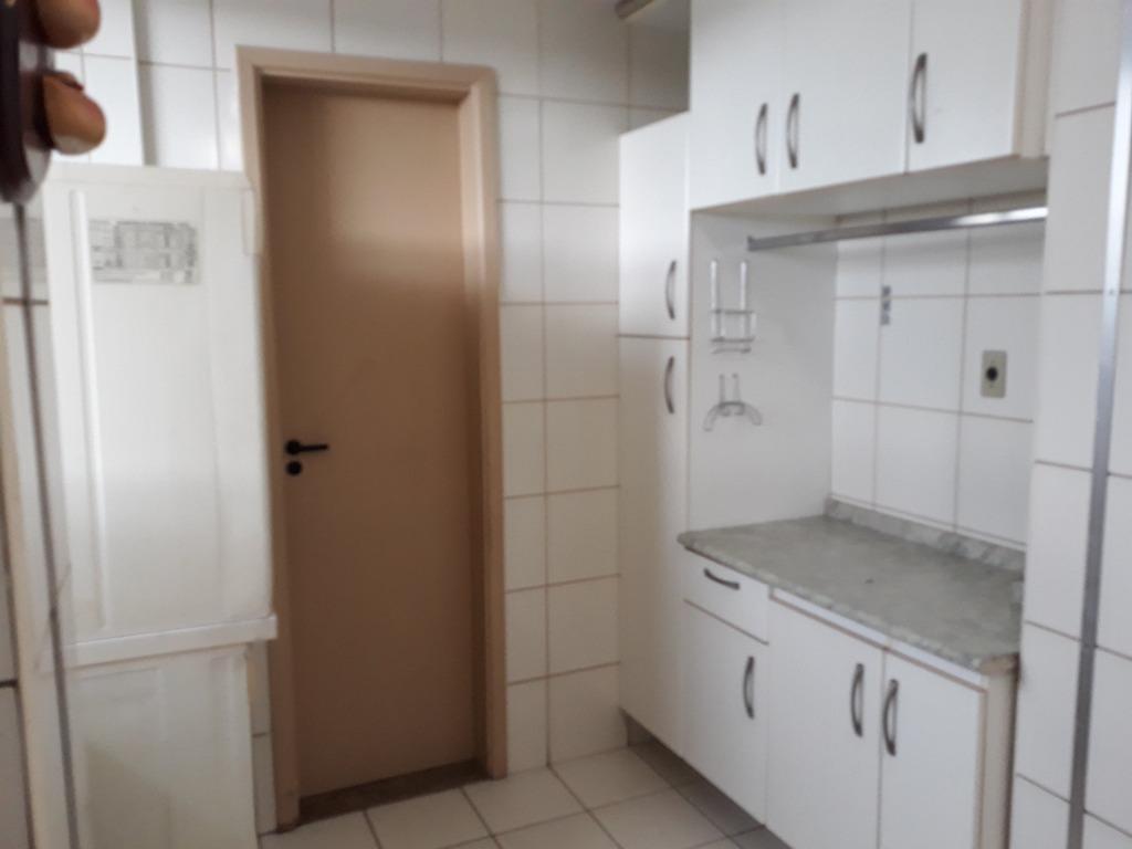 Apartamento à venda com 3 quartos, 120m² - Foto 8