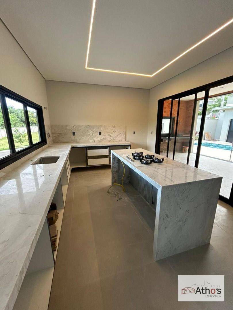 Casa à venda com 3 quartos, 300m² - Foto 1