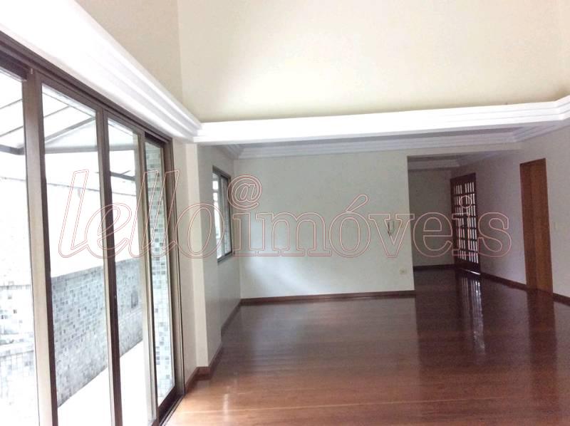 Apartamento para alugar com 4 quartos, 160m² - Foto 1