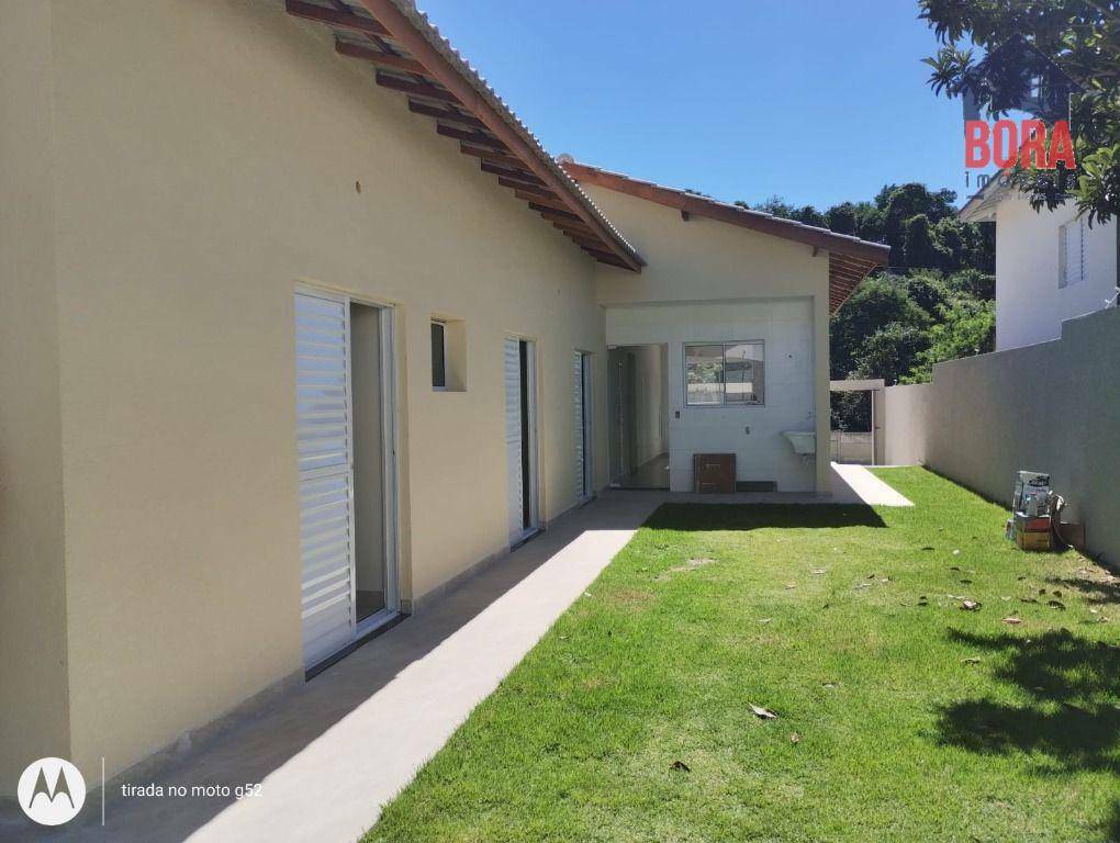 Casa à venda com 4 quartos, 95m² - Foto 2