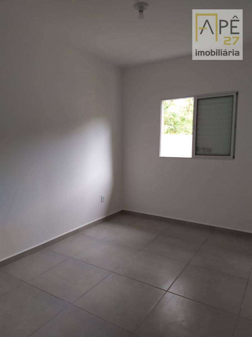 Casa à venda com 2 quartos, 55m² - Foto 4