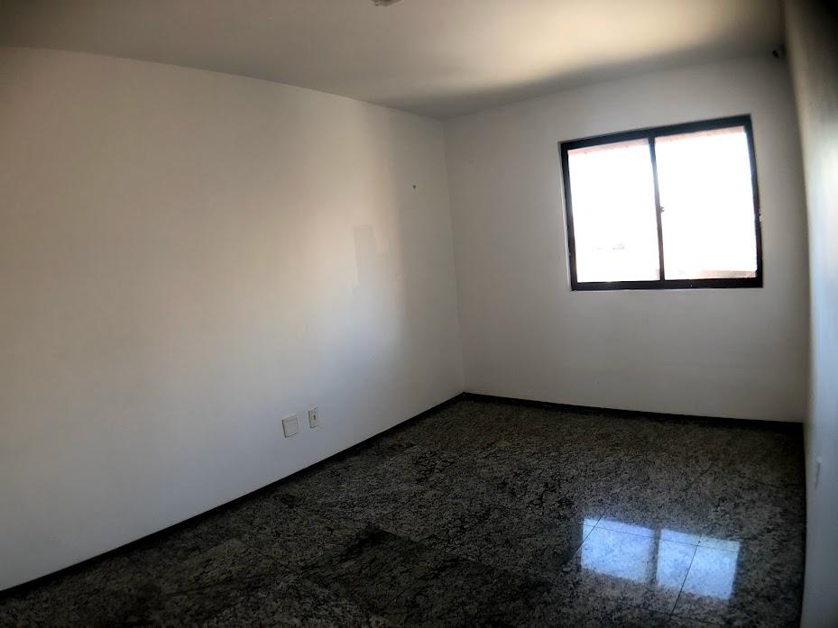 Apartamento à venda com 3 quartos, 153m² - Foto 2