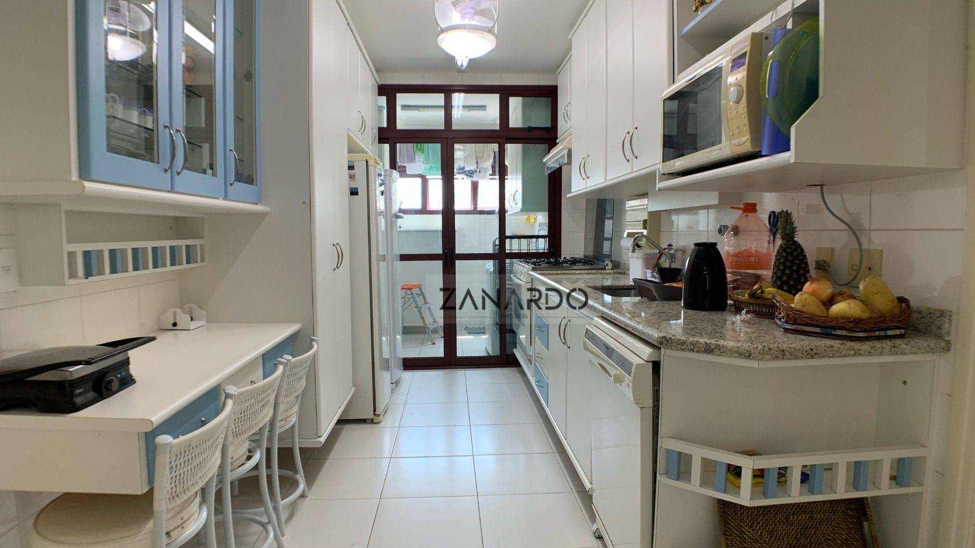 Apartamento à venda com 4 quartos, 195m² - Foto 17