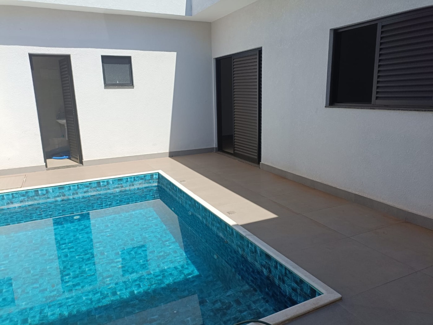 Casa de Condomínio à venda com 3 quartos, 160m² - Foto 1