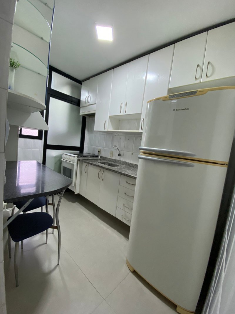 Apartamento à venda com 2 quartos, 76m² - Foto 20