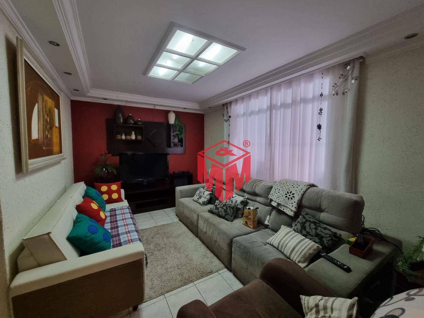 Casa à venda com 3 quartos, 207m² - Foto 1